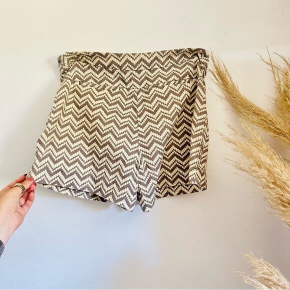 ANTHROPOLOGIE Cartonnier Grey White Chevron Print Dress Tailored Short Shorts 10 - Picture 1 of 16